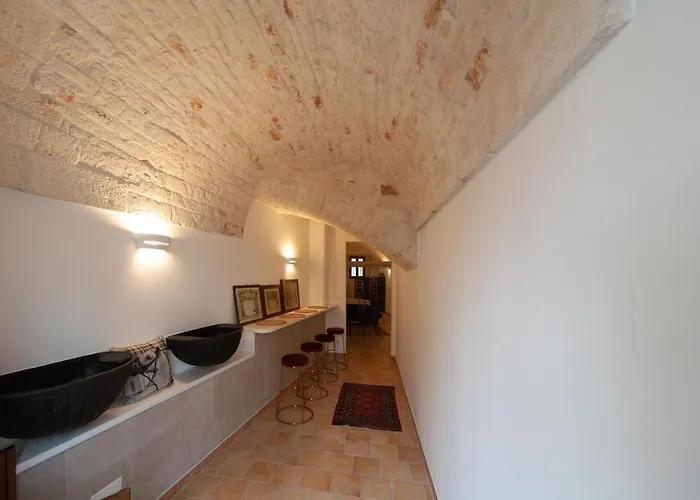 Palazzo Agrusti - Residenza D'epoca Couette-café 3*